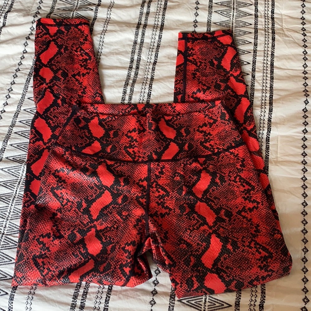 TIL YOU COLLAPSE EFFORTLESS SCRUNCH LEGGING